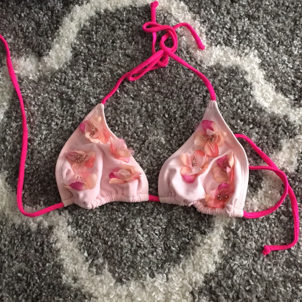 Flowered pink bikini top